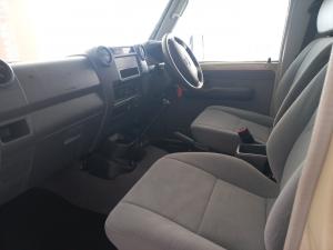 Toyota Land Cruiser 79 4.5D-4D LX V8 single cab - Image 7