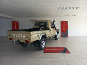 Toyota Land Cruiser 79 4.5D-4D LX V8 single cab - Image 2