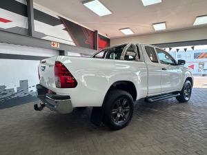 Toyota Hilux 2.4GD-6 Xtra cab Raider manual - Image 2