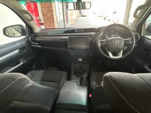 Toyota Hilux 2.4GD-6 double cab 4x4 Raider manual - Image 6