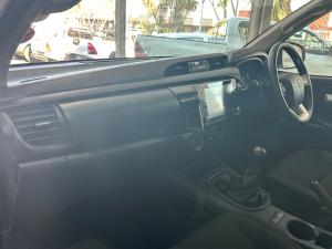 Toyota Hilux 2.4GD-6 double cab 4x4 Raider manual - Image 7