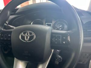 Toyota Hilux 2.4GD-6 double cab 4x4 Raider manual - Image 10