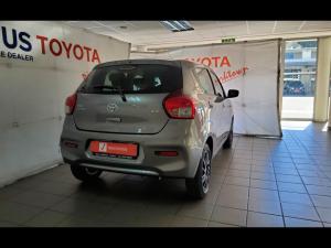 Toyota Vitz 1.0 XR manual - Image 2