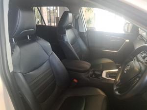 Toyota RAV4 2.0 VX - Image 16