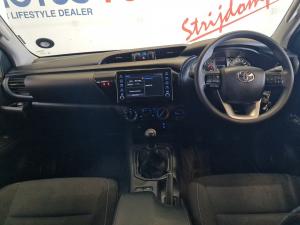 Toyota Hilux 2.4GD-6 double cab 4x4 Raider manual - Image 6