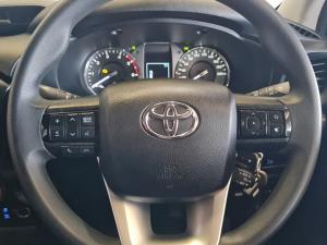 Toyota Hilux 2.4GD-6 double cab 4x4 Raider manual - Image 8