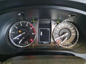 Toyota Hilux 2.4GD-6 double cab 4x4 Raider manual - Image 11