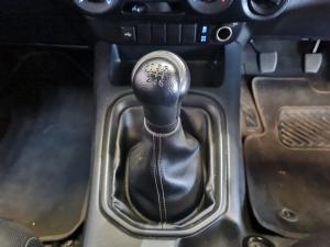 Toyota Hilux 2.4GD-6 double cab 4x4 Raider manual - Image 12