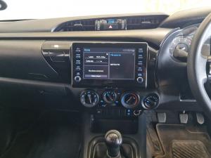 Toyota Hilux 2.4GD-6 double cab 4x4 Raider manual - Image 14