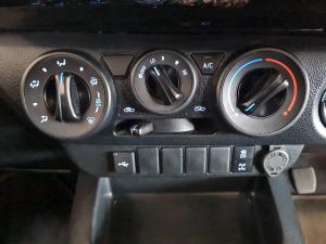 Toyota Hilux 2.4GD-6 double cab 4x4 Raider manual - Image 15