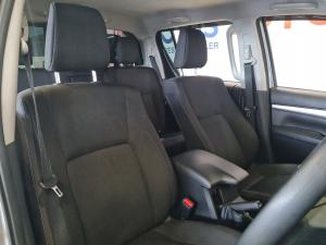 Toyota Hilux 2.4GD-6 double cab 4x4 Raider manual - Image 16