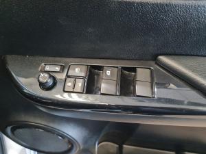 Toyota Hilux 2.4GD-6 double cab 4x4 Raider manual - Image 22