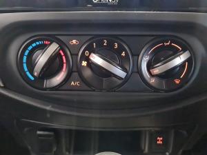 Nissan Navara 2.5DDTi double cab SE auto - Image 14