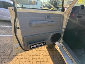 Toyota Land Cruiser 79 4.0 V6 double cab - Image 22