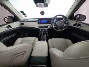 Mahindra XUV 700 2.0 AX7 automatic - Image 8