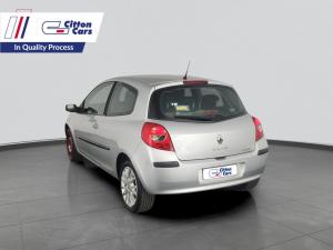 Renault Clio III1.6 Dynamique 3-Door - Image 2