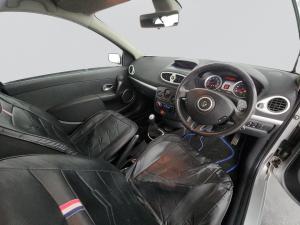 Renault Clio III1.6 Dynamique 3-Door - Image 5