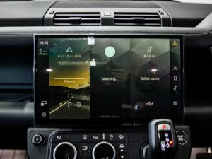 Land Rover Defender 110 D350 X-Dynamic HSE - Image 12