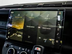 Land Rover Defender 110 D350 X-Dynamic HSE - Image 20