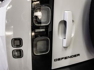 Land Rover Defender 110 D350 X-Dynamic HSE - Image 8