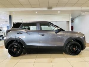 Mahindra XUV 3XO 1.2T AX5 manual - Image 3