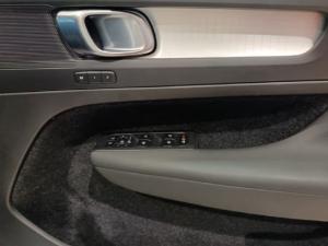 Volvo XC40 D4 AWD R-Design - Image 15