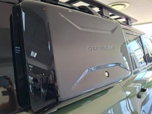 Land Rover Defender 110 D350 X-Dynamic HSE - Image 14
