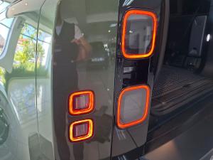 Land Rover Defender 110 D350 X-Dynamic HSE - Image 8