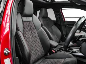Audi A3 sedan 35TFSI S line - Image 11