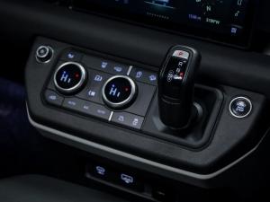 Land Rover Defender 90 TdiS/C - Image 18