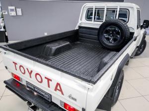 Toyota Land Cruiser 79 2.8GD-6 single cab auto - Image 14
