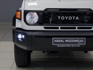 Toyota Land Cruiser 79 2.8GD-6 single cab auto - Image 17