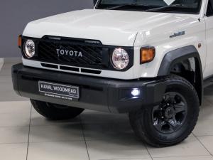 Toyota Land Cruiser 79 2.8GD-6 single cab auto - Image 3