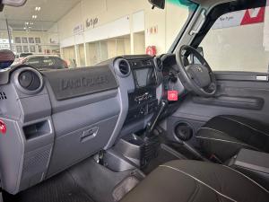 Toyota Land Cruiser 79 4.5D-4D V8 double cab LX - Image 7