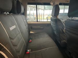 Toyota Land Cruiser 79 4.5D-4D V8 double cab LX - Image 12