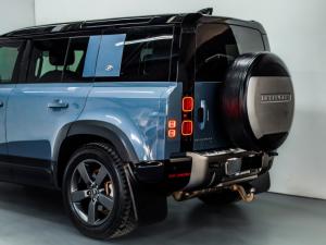 Land Rover Defender 110 D300 X-Dynamic HSE - Image 9