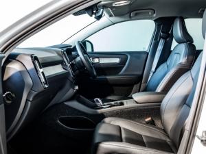 Volvo XC40 B4 Plus Dark - Image 11