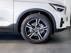 Volvo XC40 B4 Plus Dark - Image 4