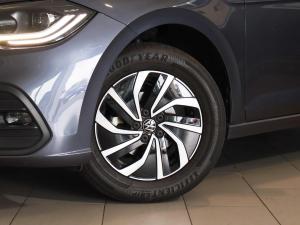 Volkswagen Polo hatch 1.0TSI Life manual - Image 5