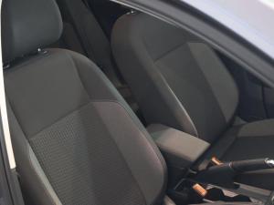 Volkswagen Polo hatch 1.0TSI Life manual - Image 9