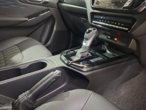 Isuzu D-Max 3.0TD double cab V-Cross - Image 7