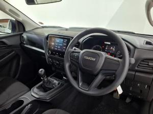 Isuzu D-Max 1.9TD single cab L manual - Image 6