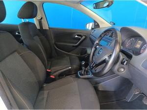 Volkswagen Polo Vivo hatch 1.6 Highline - Image 9