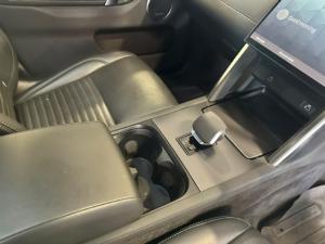Land Rover Discovery Sport D200 R-Dynamic HSE - Image 4