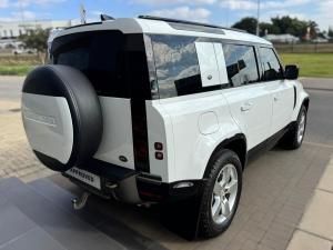 Land Rover Defender 110 D300 X-Dynamic HSE - Image 12