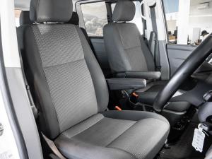 Volkswagen Transporter 2.0TDI Kombi SWB Trendline auto - Image 25