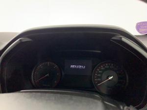 Isuzu D-MAX 1.9 Ddi HR X-RIDER automatic D/C - Image 12