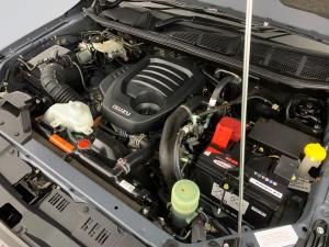 Isuzu D-MAX 1.9 Ddi HR X-RIDER automatic D/C - Image 8