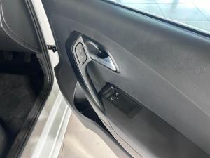 Volkswagen Polo Vivo hatch 1.4 - Image 8