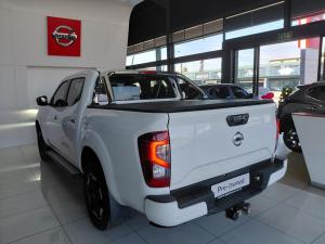 Nissan Navara 2.5DDTi double cab LE Plus - Image 4